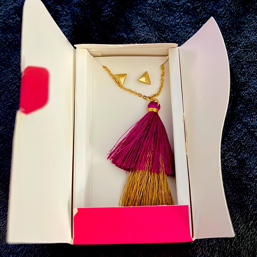 Lilyskydesigns.com Gold Earrings and Pink/Gold Tassel necklace set